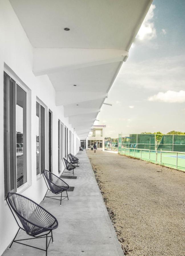 Cancun Tennis Inn Канкун Екстер'єр фото